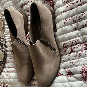 Size 12 tan worn once